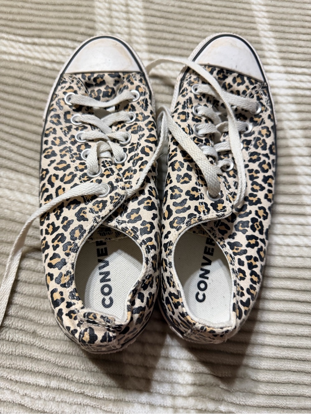 Converse Leopard Print Low Tops - Beige/Black